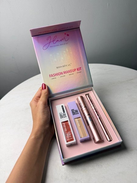 بكج مكياج من SKY